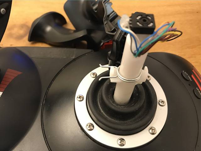 A photo showing the HOTAS internal sensor and spring.